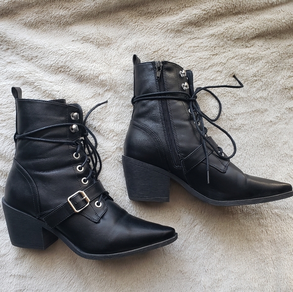 Boots - Picture 4 of 5